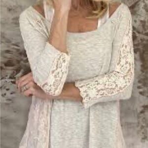 Happening in the Present light weight tan knit and lace sweater size XS